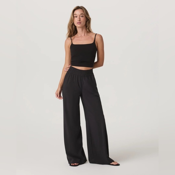 Vuori Black VILLA Wideleg Pants size M short 🖤 - Picture 1 of 6